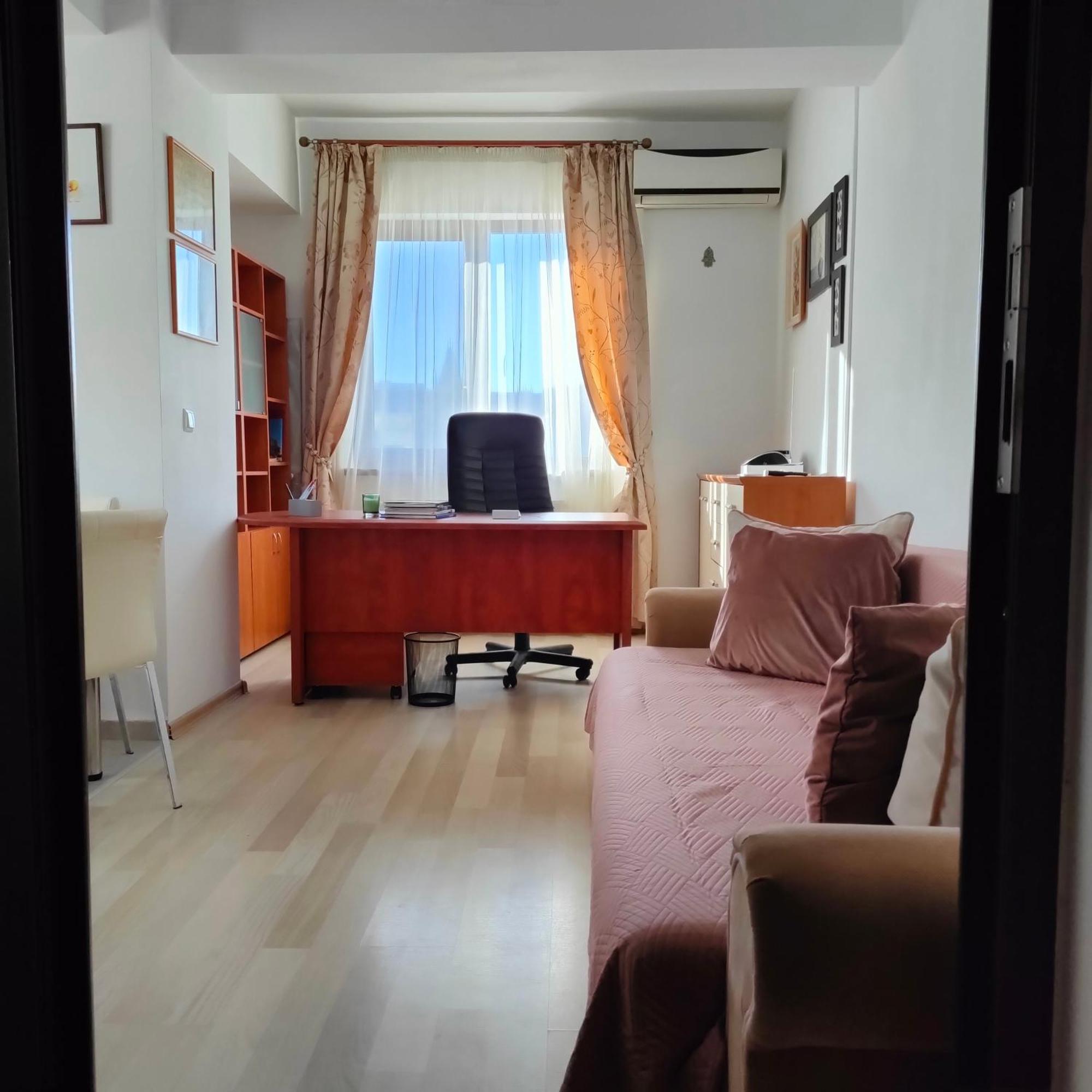 Central Apartament Jászvásár Kültér fotó