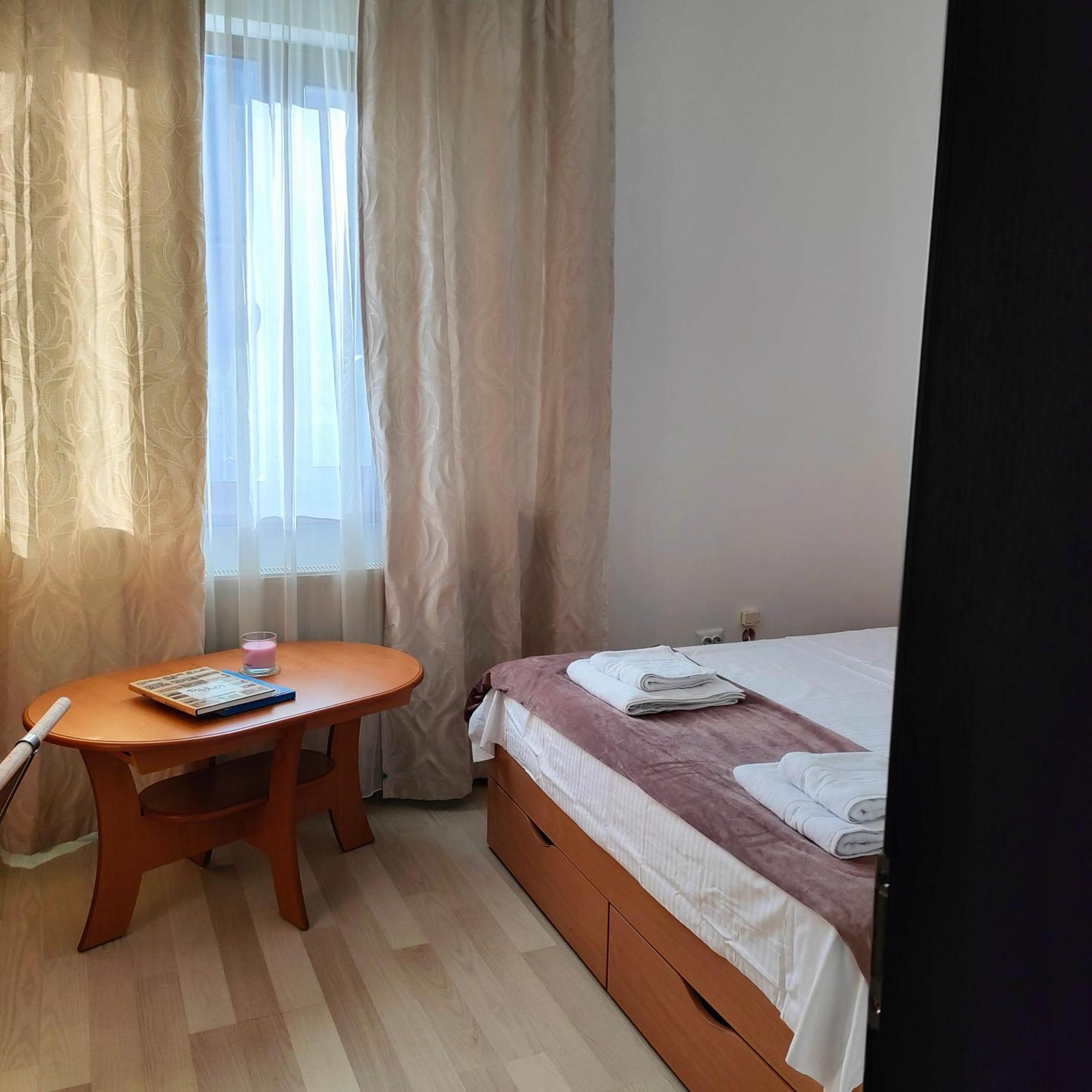 Central Apartament Jászvásár Kültér fotó